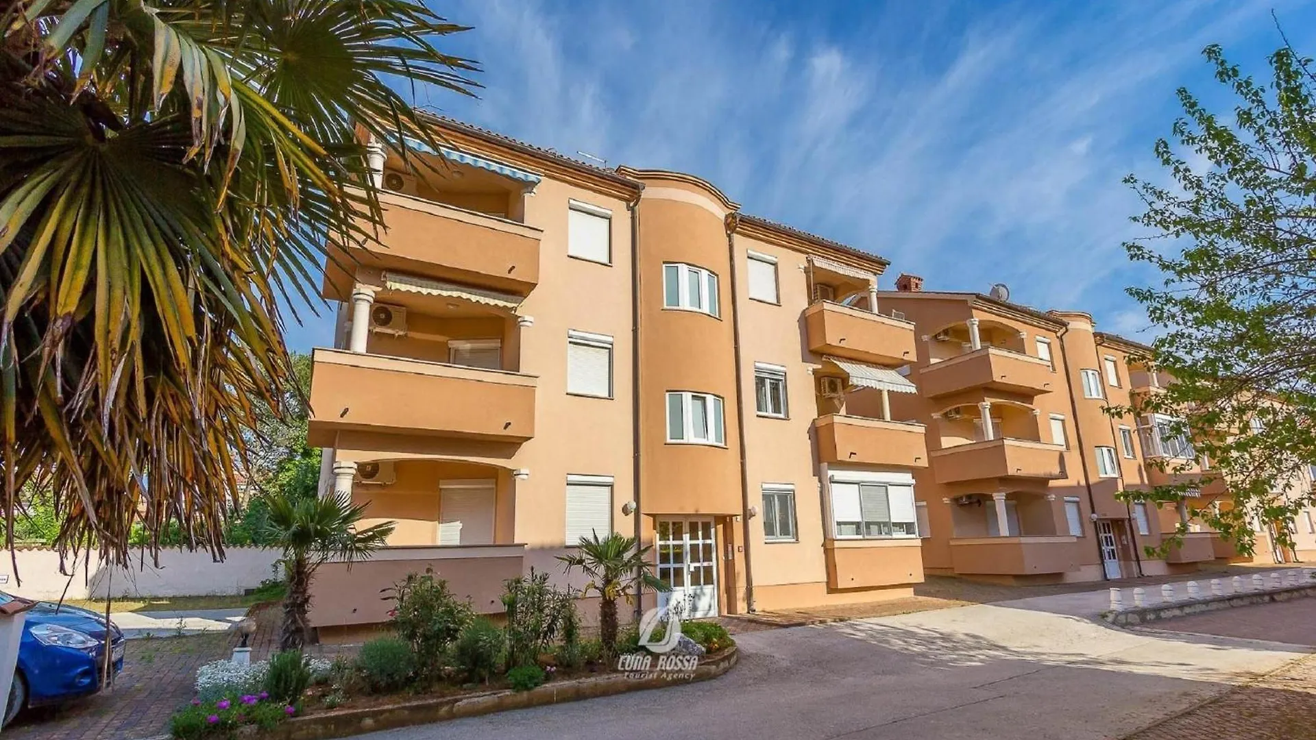 Comfortable Home With Private Covered Balcony Medulin Apartment